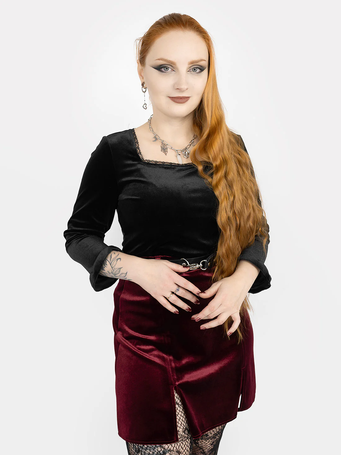 Welurowa bluzka z koronką Morticia - Image 17