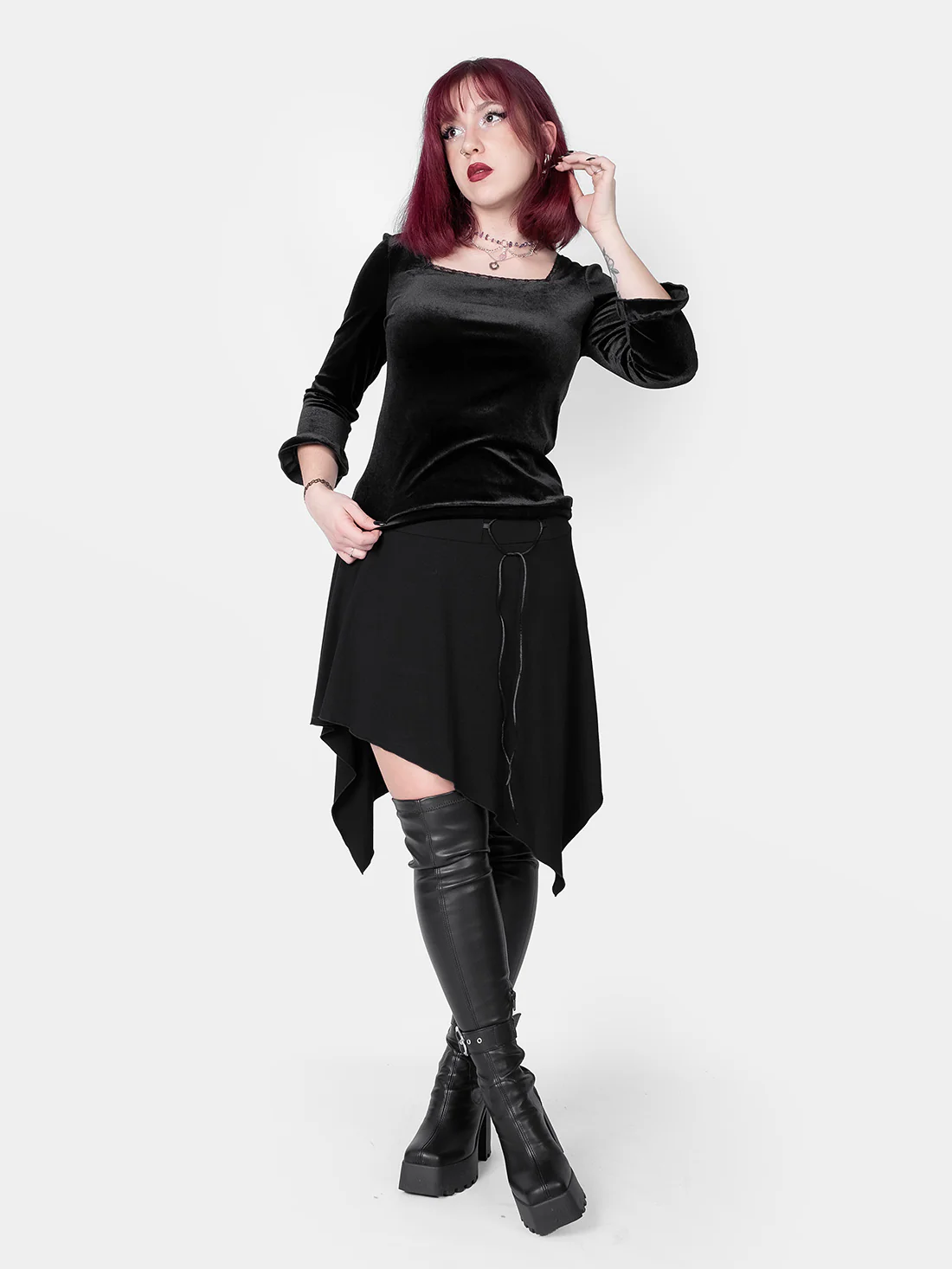 Welurowa bluzka z koronką Morticia - Image 24